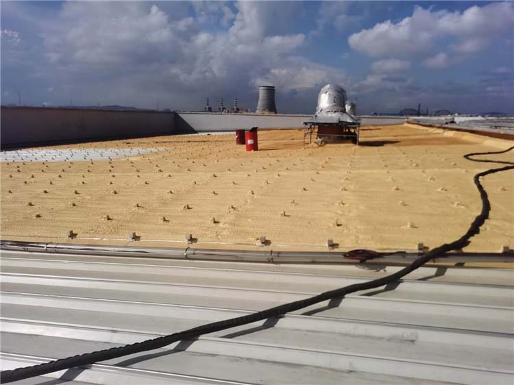 江蘇久久防水關(guān)于噴涂硬泡聚氨酯防水保溫一體化施工工藝流程的介紹